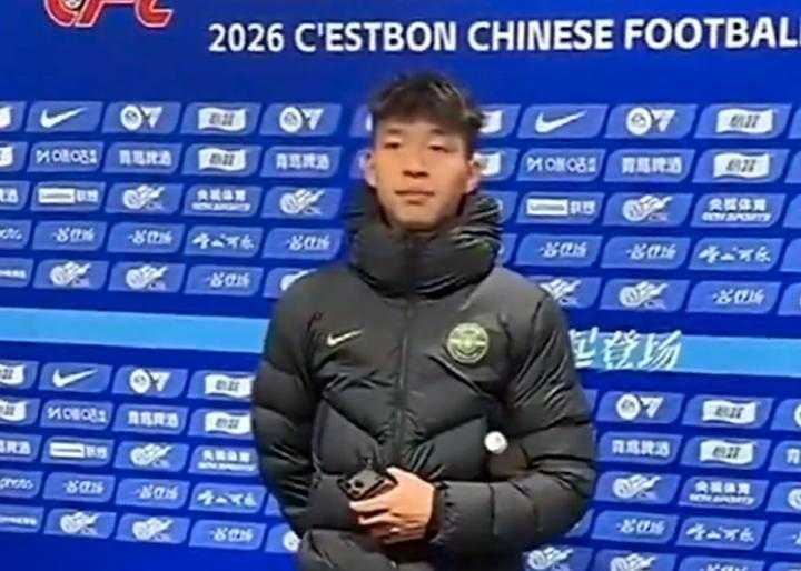  年轻新星王钰栋，赛后情绪管理引热议；赵震：明星形象需始终如一。 体育新闻 年轻新星王钰栋，赛后情绪管理引热议；赵震：明星形象需始终如一。 体育新闻