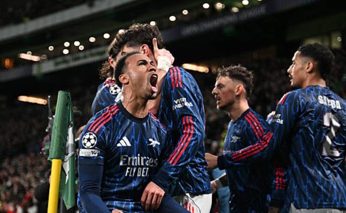  数以万计的球迷见证：欧冠之夜的战术博弈与破局之道 体育新闻