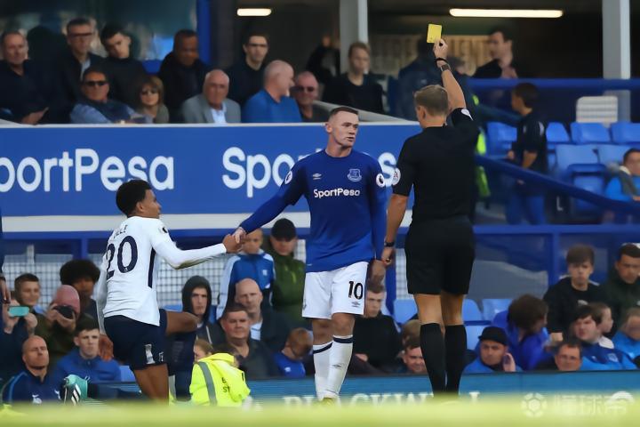 被追着跑、被怒吼、被全场嘘:一位英超裁判的真实十年 体育新闻