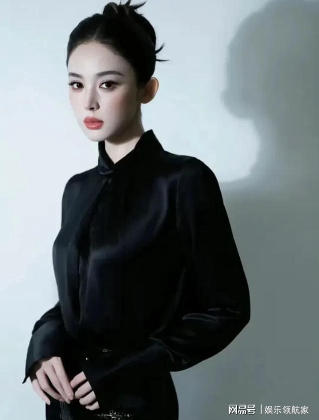  从真空西装看女性身体叙事：一场关于自我掌控的深度拆解 时尚用品